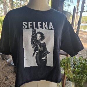 Selena Black And White Cropped Graphic T-shirt Size Large